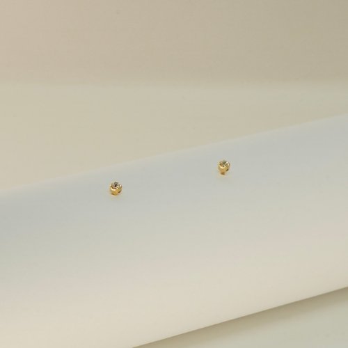 ARETES TRIO ZIRCONIAS CON BAÑO DE ORO