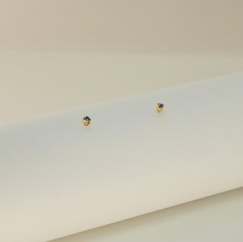 ARETES TRIO ZIRCONIAS CON BAÑO DE ORO