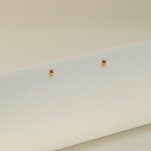 ARETES TRIO ZIRCONIAS CON BAÑO DE ORO