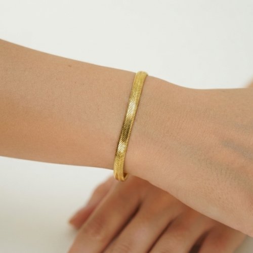 PULSERA LISA CON BAÑO DE ORO