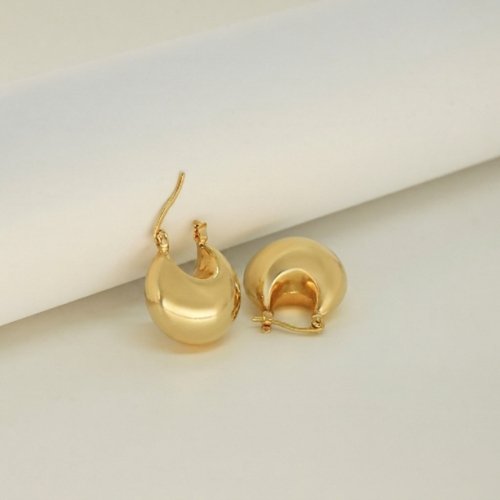 ARETES LISOS CON BAÑO DE ORO