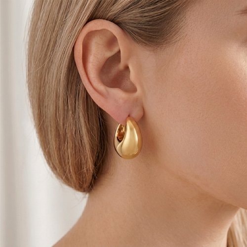 ARETES LISOS CON BAÑO DE ORO