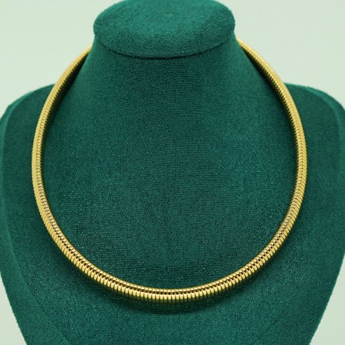 COLLAR GARGANTILLA GRUESA CON BAÑO DE ORO