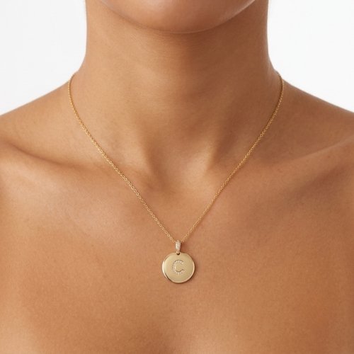 COLLAR LETRA LISO ZIRCONIA CON BAÑO DE ORO
