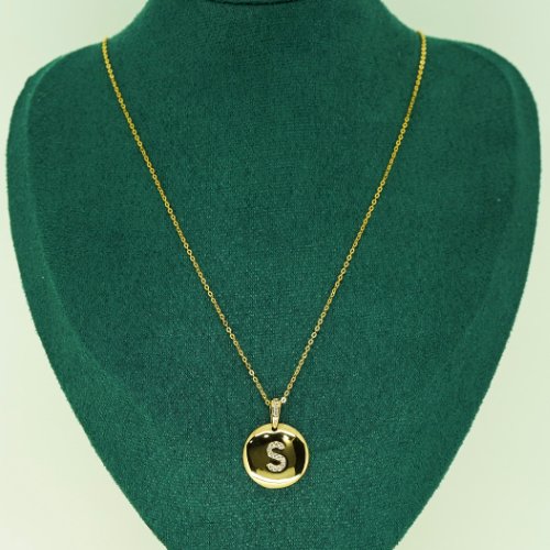 COLLAR LETRA LISO ZIRCONIA CON BAÑO DE ORO