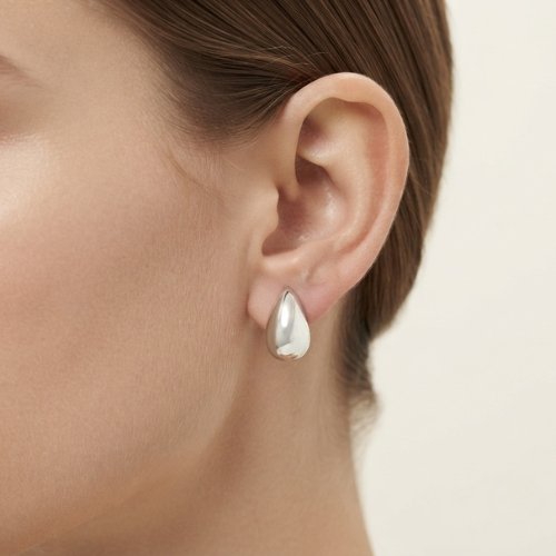 ARETES GOTA LISOS CON BAÑO DE RODIO
