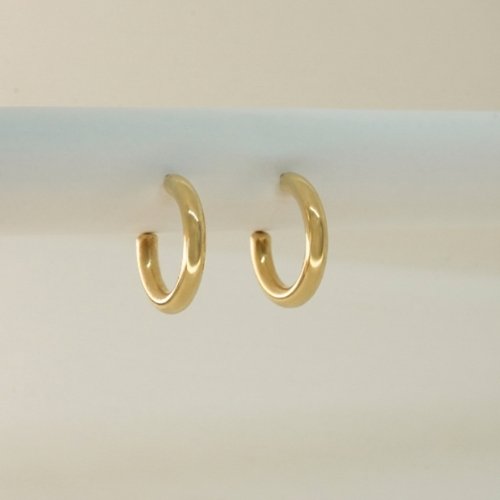 ARETES LISOS CON BAÑO DE ORO