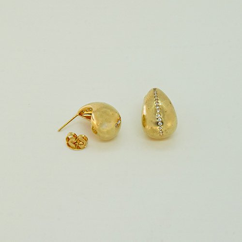 ARETES LISOS CON BAÑO DE ORO