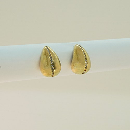 ARETES LISOS CON BAÑO DE ORO