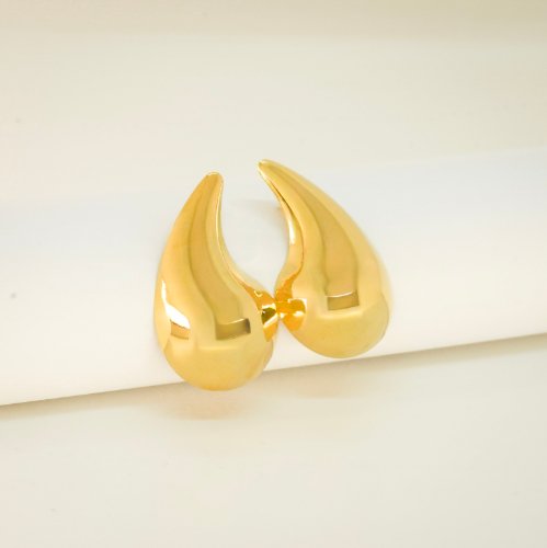 ARETES LISOS CON BAÑO DE ORO
