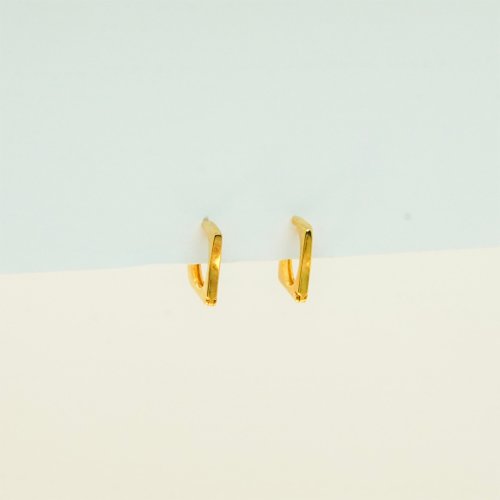 ARETES LISOS CON BAÑO DE ORO