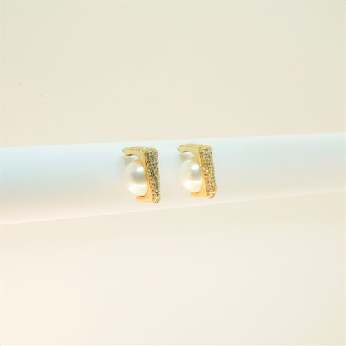 ARETES ZIRCONIA Y PERLA CON BAÑO DE ORO