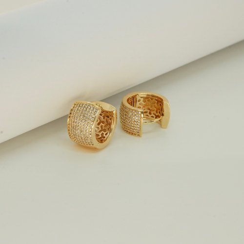 ARETES ZIRCONIAS CON BAÑO DE ORO