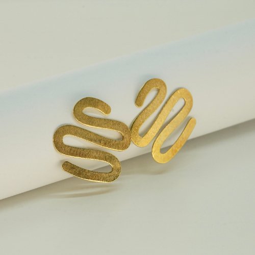 ARETES LISOS CON BAÑO DE ORO
