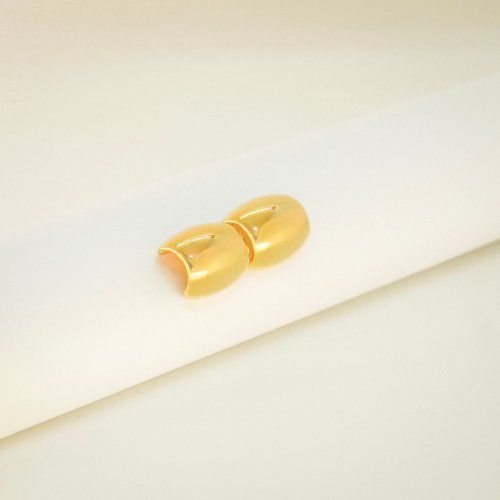 ARETES LISOS CON BAÑO DE ORO
