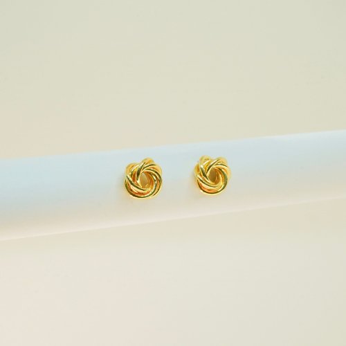 ARETES LISOS CON BAÑO DE ORO