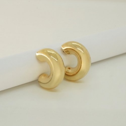 ARETES LISOS CON BAÑO DE ORO