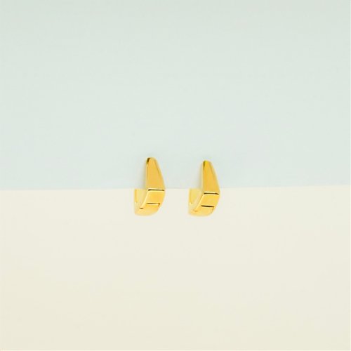 ARETES LISOS CON BAÑO DE ORO