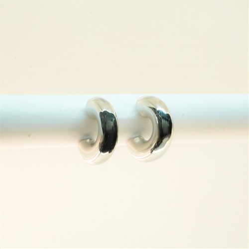 ARETES LISOS CON BAÑO DE RODIO