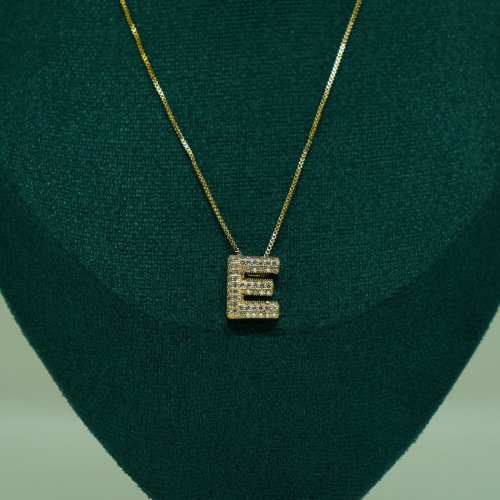 COLLAR LETRA ZIRCONIA CON BAÑO DE ORO