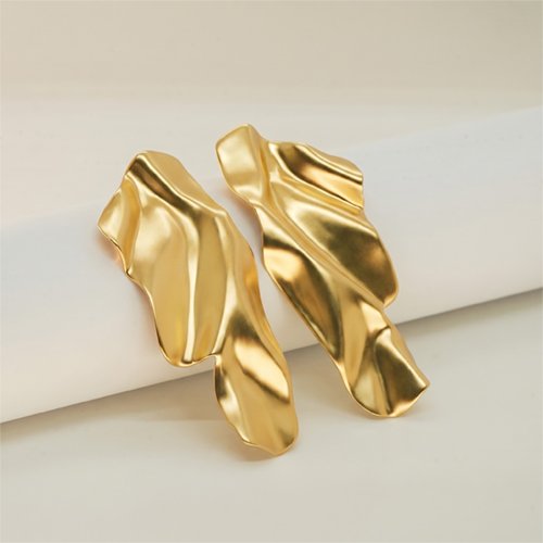 ARETES LISOS CON BAÑO DE ORO