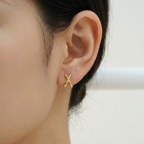 ARETES LISOS CON BAÑO DE ORO