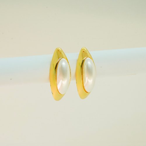 ARETES PERLADOS CON BAÑO DE ORO
