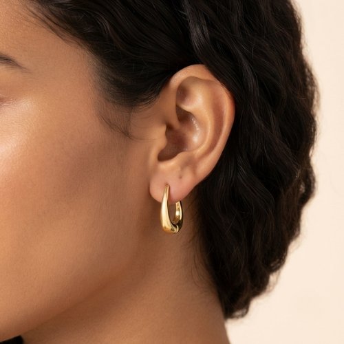 ARETES LISOS CON BAÑO DE ORO