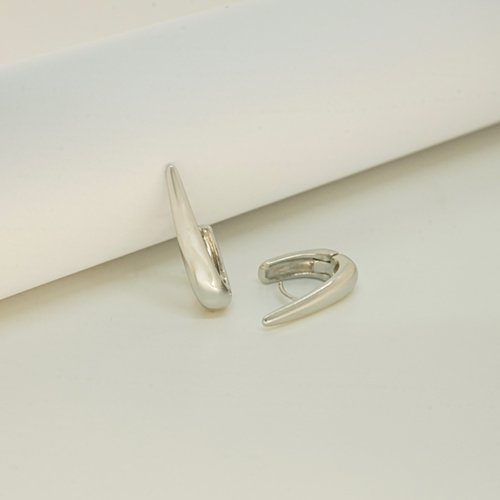 ARETES LISOS CON BAÑO DE RODIO