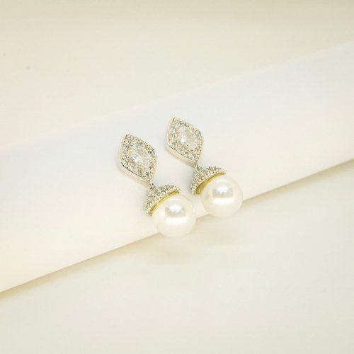 ARETES CON BAÑO DE RODIO, PERLA Y CRISTALES