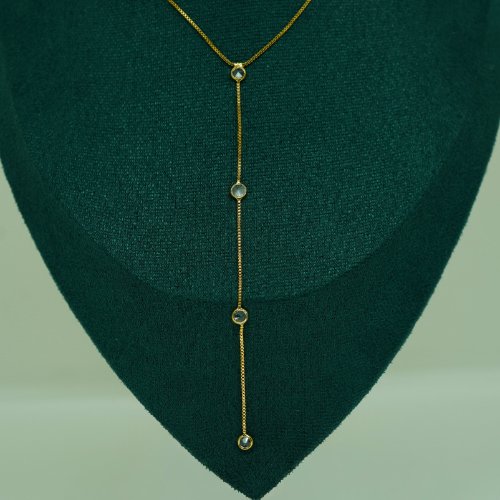 COLLAR LARGO LISO CRISTALES CON BAÑO DE ORO
