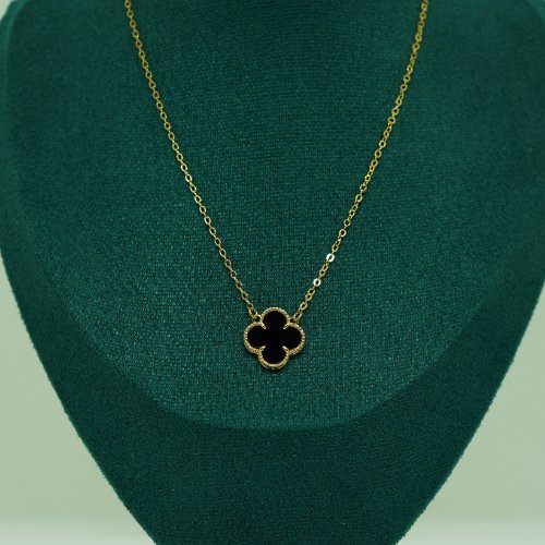 COLLAR CORTO TREBOL CON BAÑO DE ORO