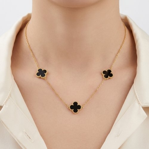 COLLAR TRÉBOLES CON BAÑO DE ORO