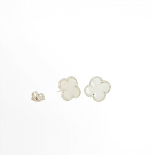 ARETES TRÉBOL CON BAÑO DE RODIO