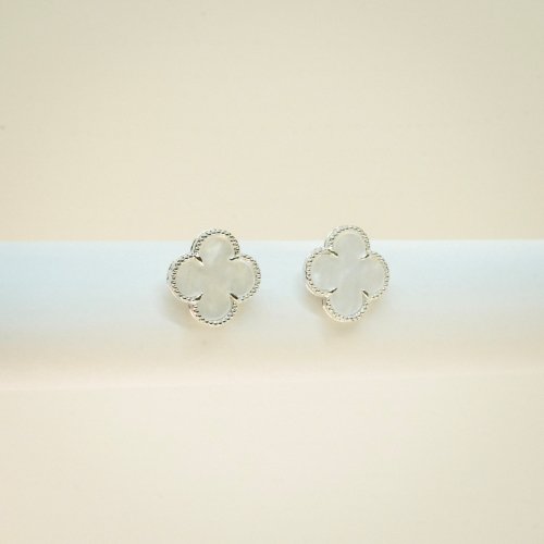 ARETES TRÉBOL CON BAÑO DE RODIO