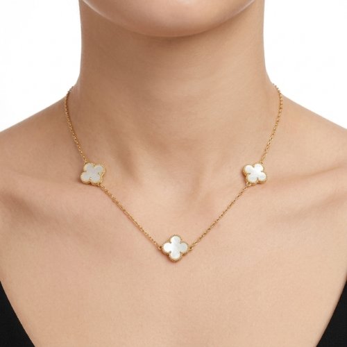 COLLAR TRÉBOLES CON BAÑO DE ORO