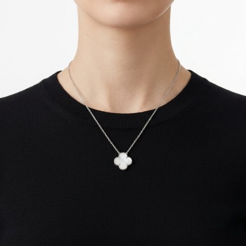 COLLAR TRÉBOL CON BAÑO DE RODIO