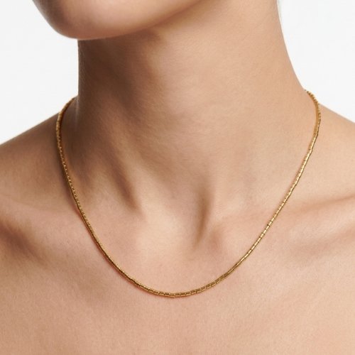 COLLAR CORTO LISO CON BAÑO DE ORO