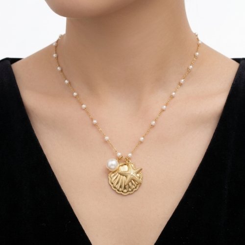 COLLAR PERLAS Y CONCHITA CON BAÑO DE ORO