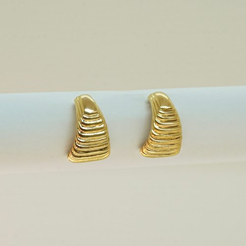 ARETES LISOS CON BAÑO DE ORO