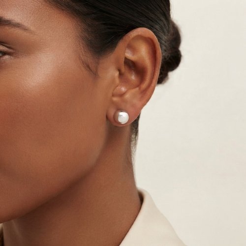 ARETES LISOS CON BAÑO DE RODIO
