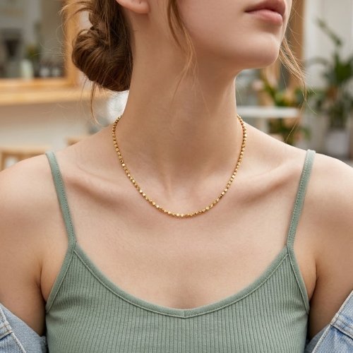 COLLAR CORTO LISO CON BAÑO DE ORO