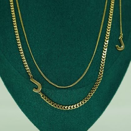 COLLAR DOBLE LETRA CON BAÑO DE ORO